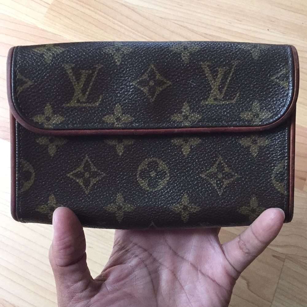 Louis Vuitton vintage pochette Florentine bag AUTH